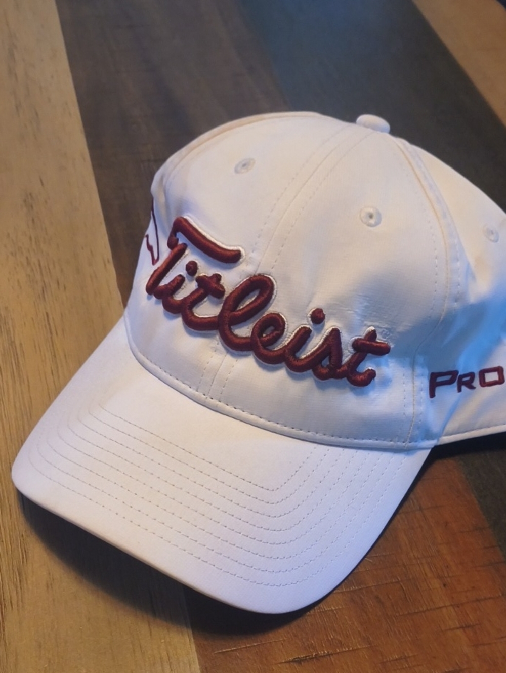 Titleist White And Maroon Golf Hat With Logo